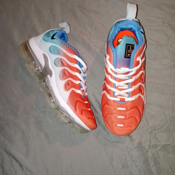 Shoes - Picture 2 of 11